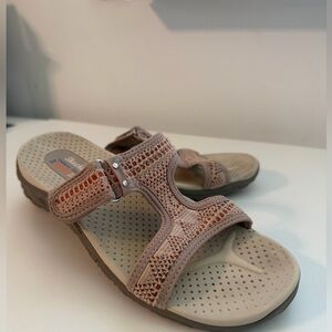 Skechers Beige and Pink Sandals